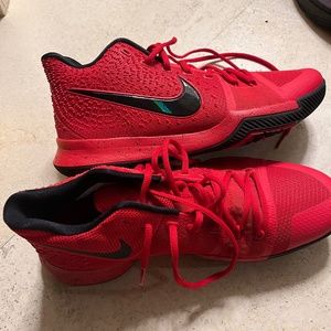 Men's red Nike sneakers, size 10.5